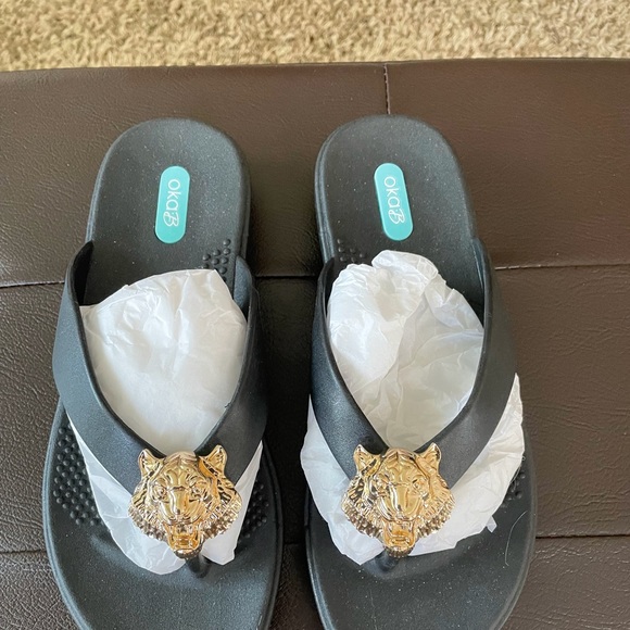 Oka B Aubie flip flops. SZ 7. NWT. $25 - Picture 6 of 6